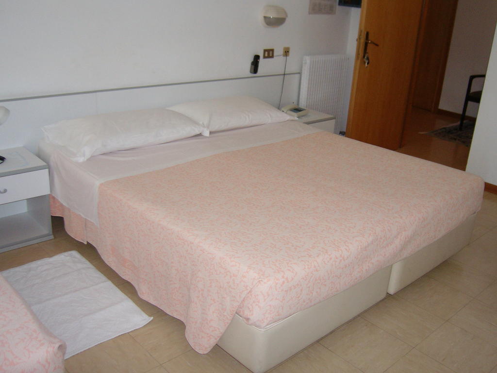 Hotel Villa Carla Grado Quarto foto